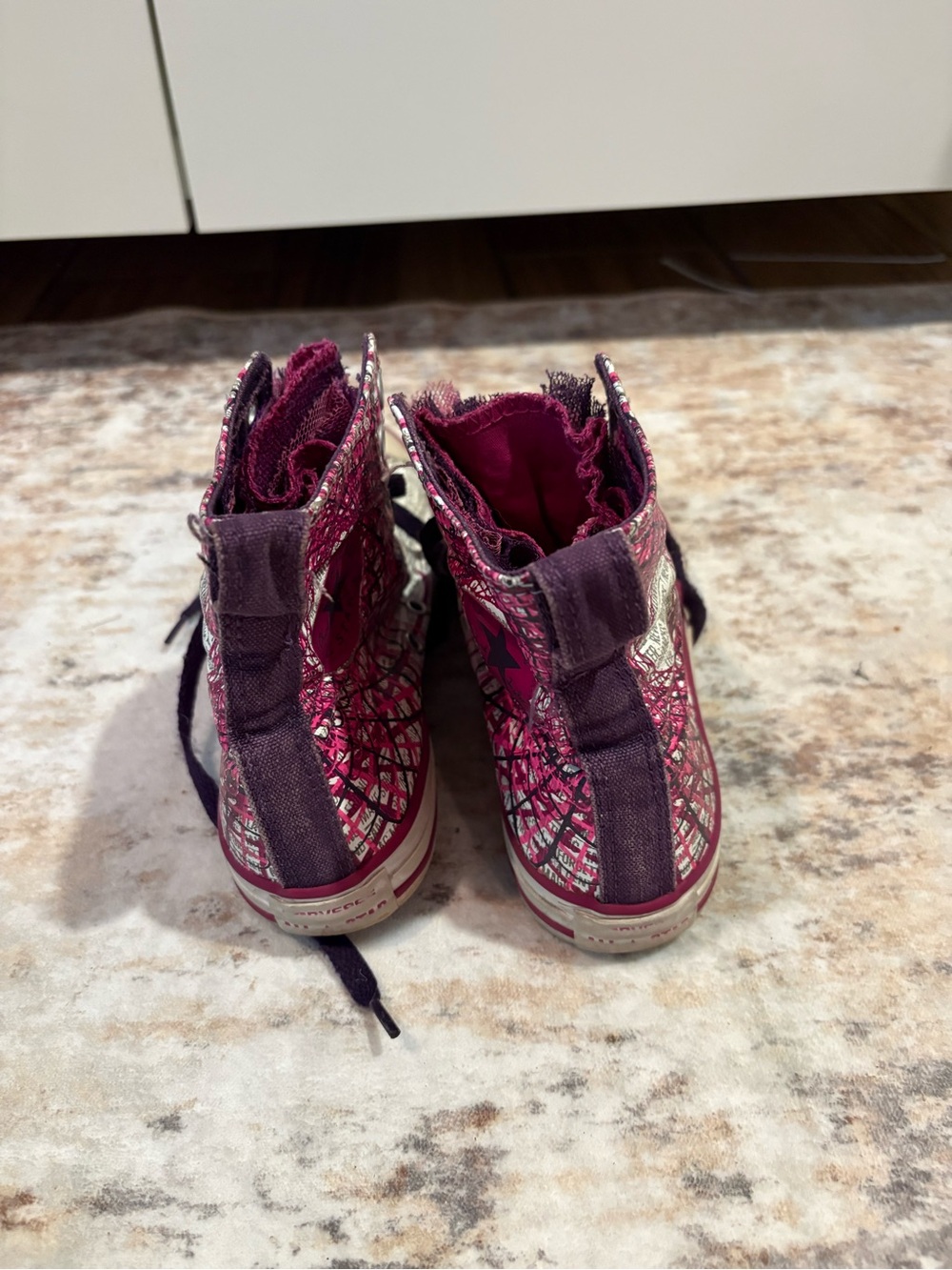 Girls vintage High-Top Floral Ruffle converse Sneakers in Purple and Magenta - Picture 3 of 5
